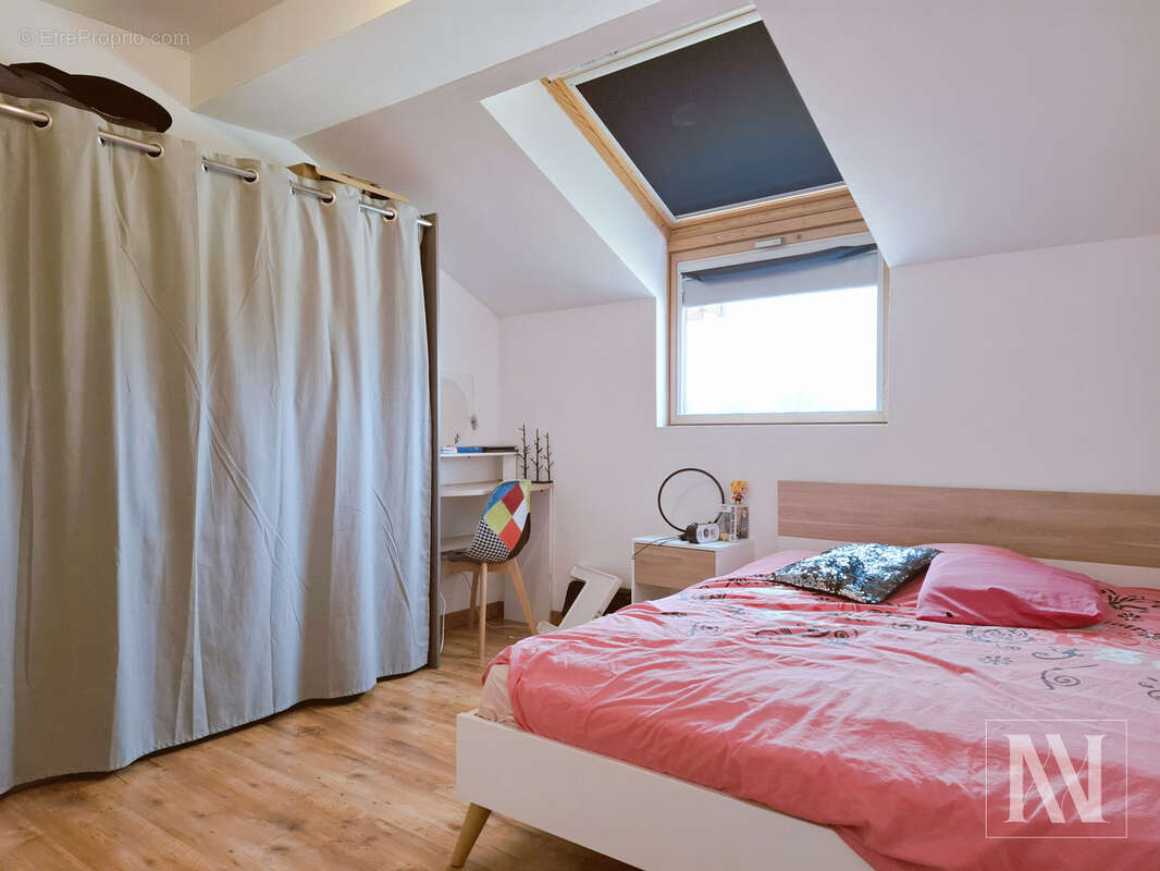 Maison à MONTSUZAIN