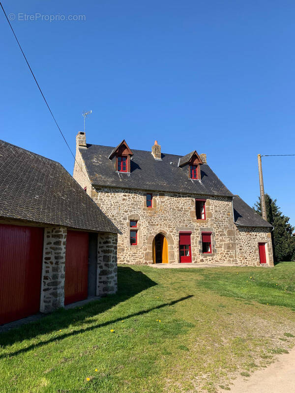 Maison à AMBRIERES-LES-VALLEES