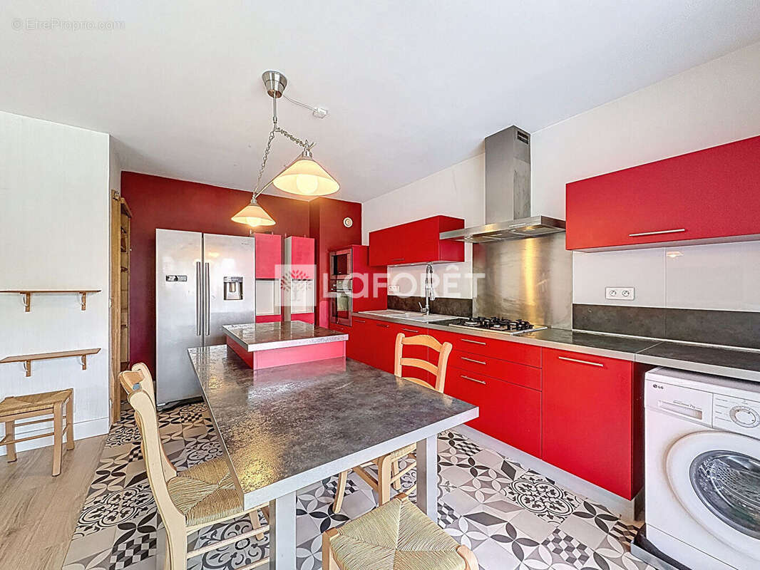 Appartement à PERONNAS
