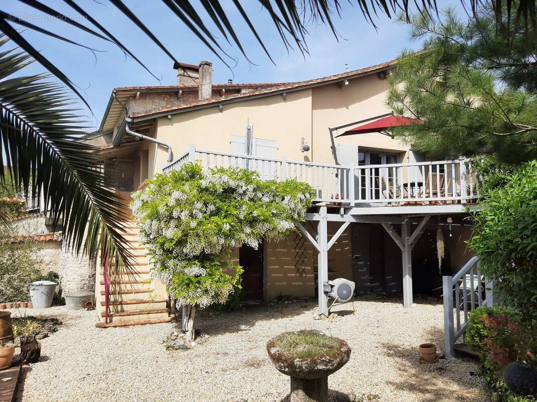 Maison à AUBETERRE-SUR-DRONNE