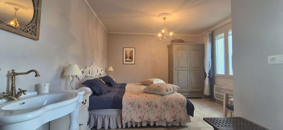 Propriété 220 m2 sur 2274m2 de terrain prés de Goudargues - photo 8