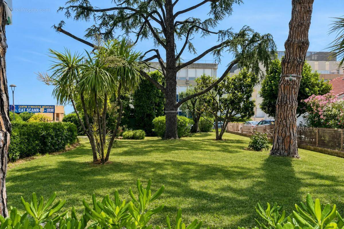 Appartement à SAINT-LAURENT-DU-VAR