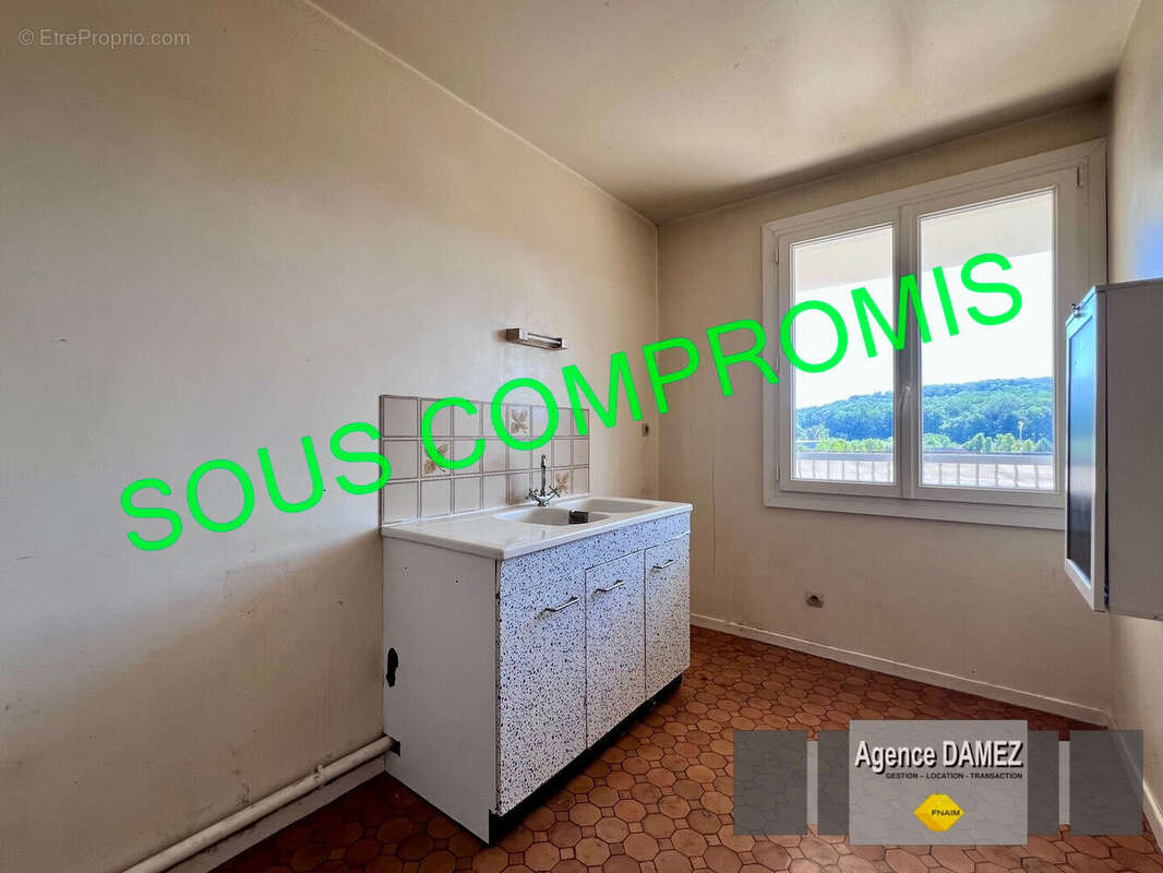 À vendre - Dourdan : Appartement T3 de 69 m² avec terrasse et garage - Proche commerces - photo 3