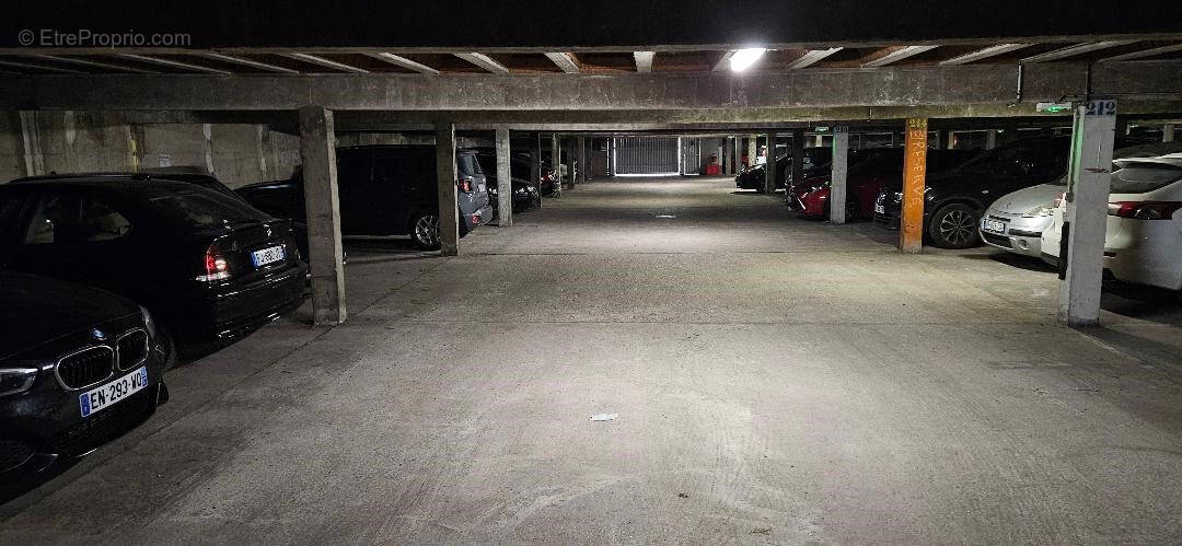 Parking à COURBEVOIE