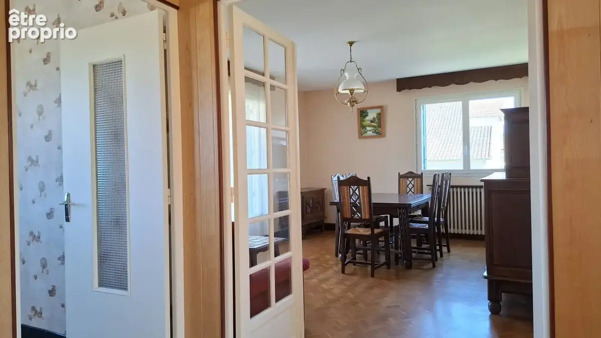 Située à proximité des commodités, maison en rez de chaussée surélevée de 133 m2 habitables sur beau terrain d - photo 6