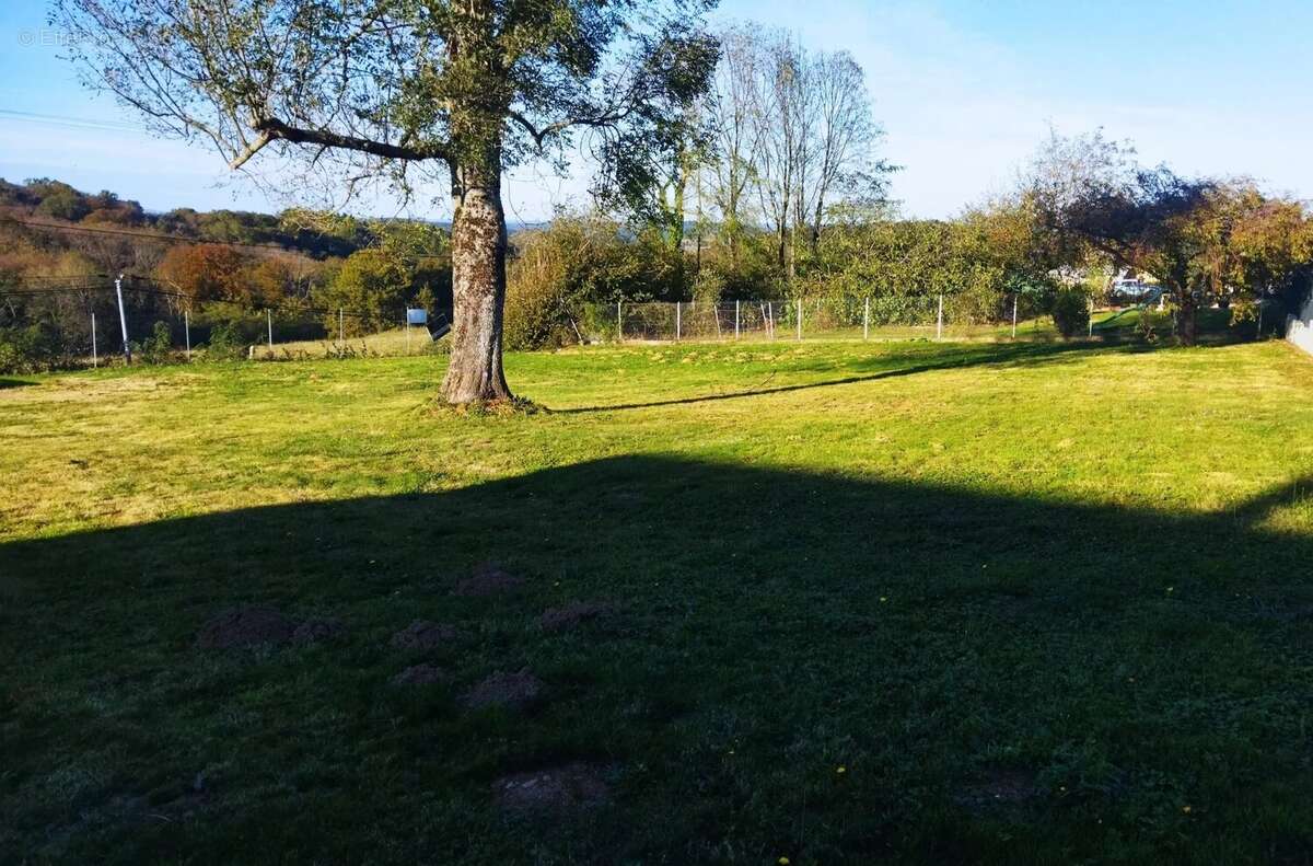 Terrain à FRECHOU-FRECHET