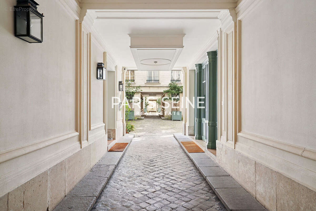 Appartement à PARIS-7E