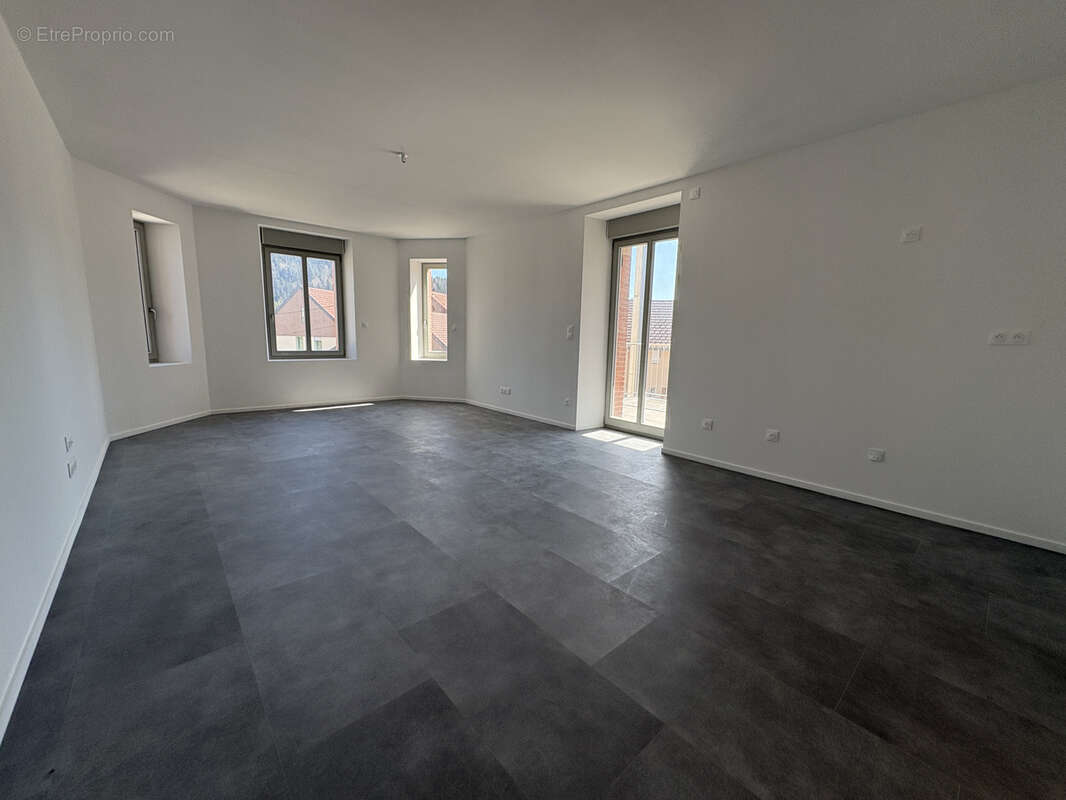 Appartement à LA CLUSE-ET-MIJOUX