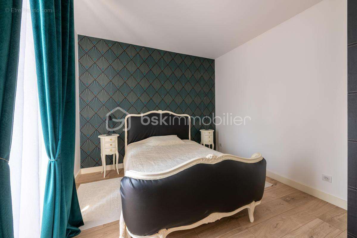 Magnifique maison de maître du 19 ème siècle, entièrement rénovée avec son incroyable caveau et ses multiples dépendances ! - photo 8
