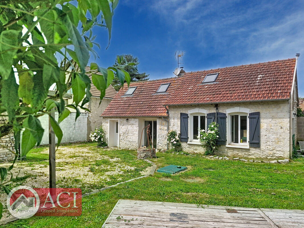 Maison à BRAY-ET-LU