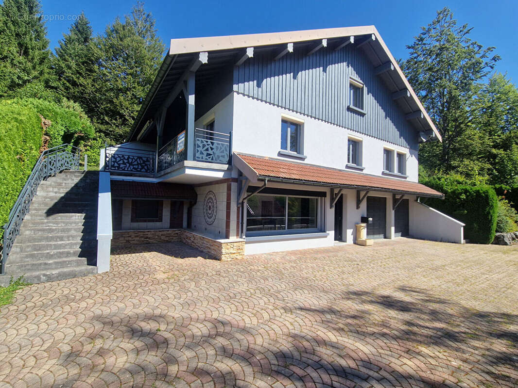 Maison La Cluse Et Mijoux 6 pièce(s) 218 m2 - photo 2