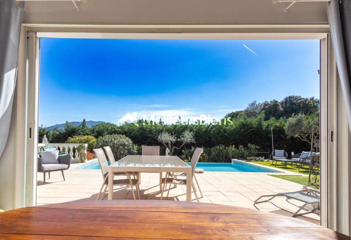 Maison à ROQUEBRUNE-SUR-ARGENS