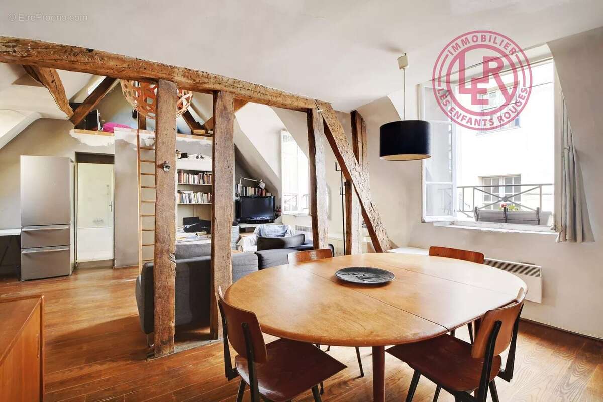 Appartement à PARIS-3E