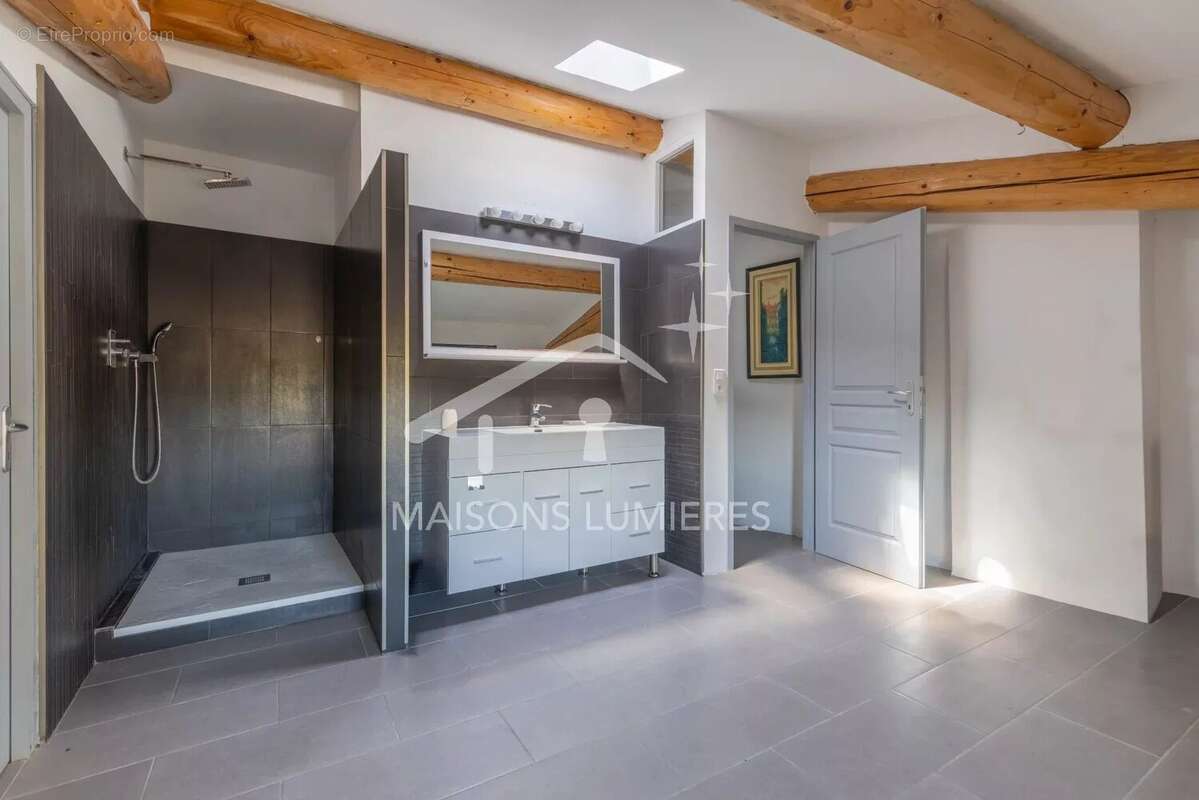 Maison à SAINT-SATURNIN-LES-APT
