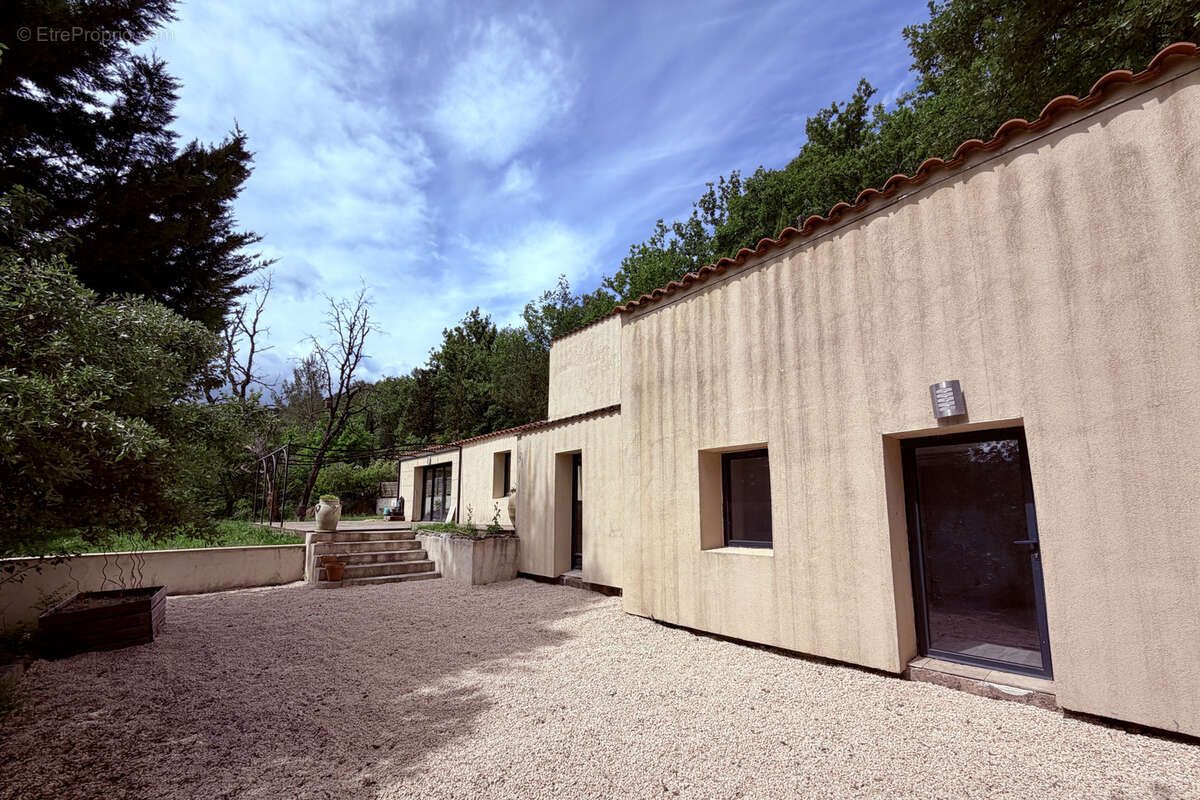 Maison à MEOUNES-LES-MONTRIEUX