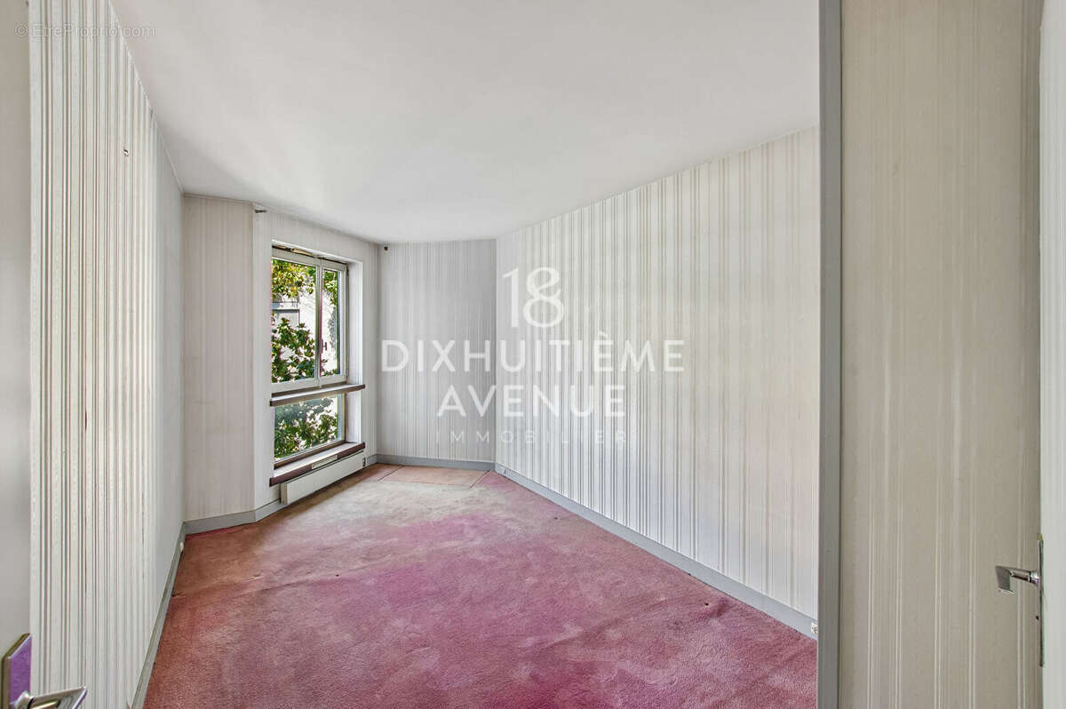 Rue Doudeauville-85m²- Balcon - photo 9