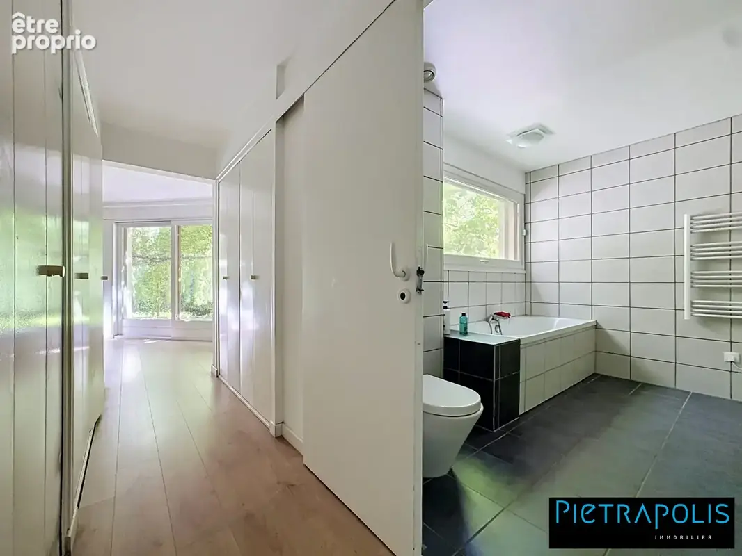 Maison 8 pièces 230 m² à vendre à Villefontaine (38090) - photo 8
