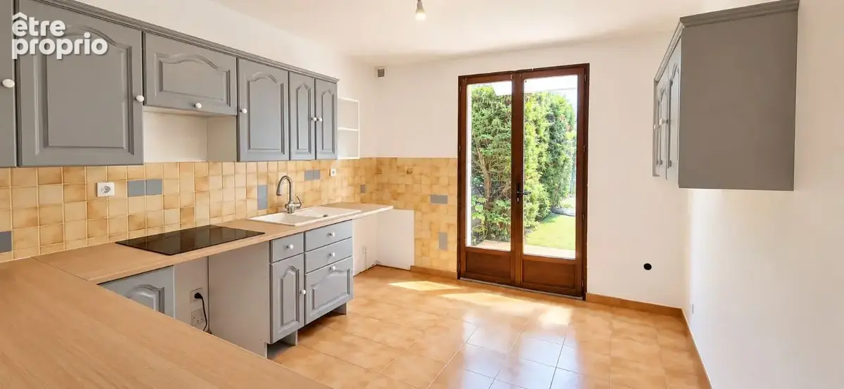 Maison 7 pièces 200 m² à vendre à Saint-Cyr-Sur-Mer (83270) - photo 2