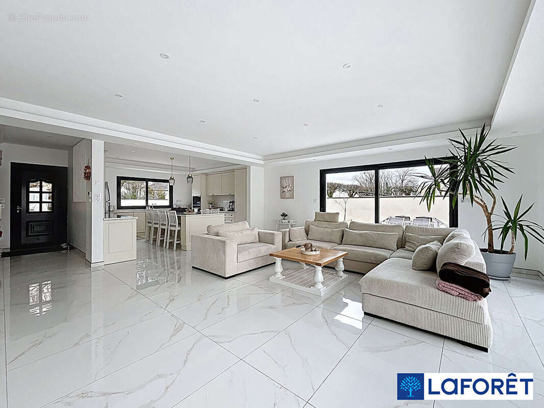 Maison à IS-SUR-TILLE