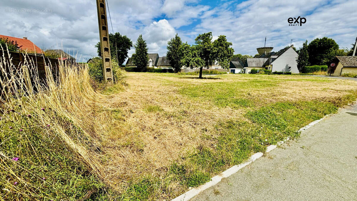 Terrain 674 m² à Mayenne  - photo 3