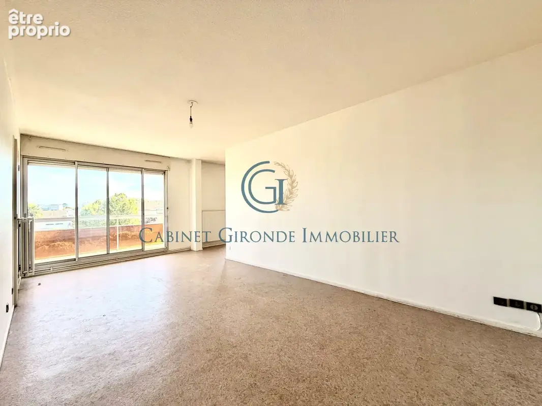 Cauderan appartement t2 balcon parking securise - photo 2