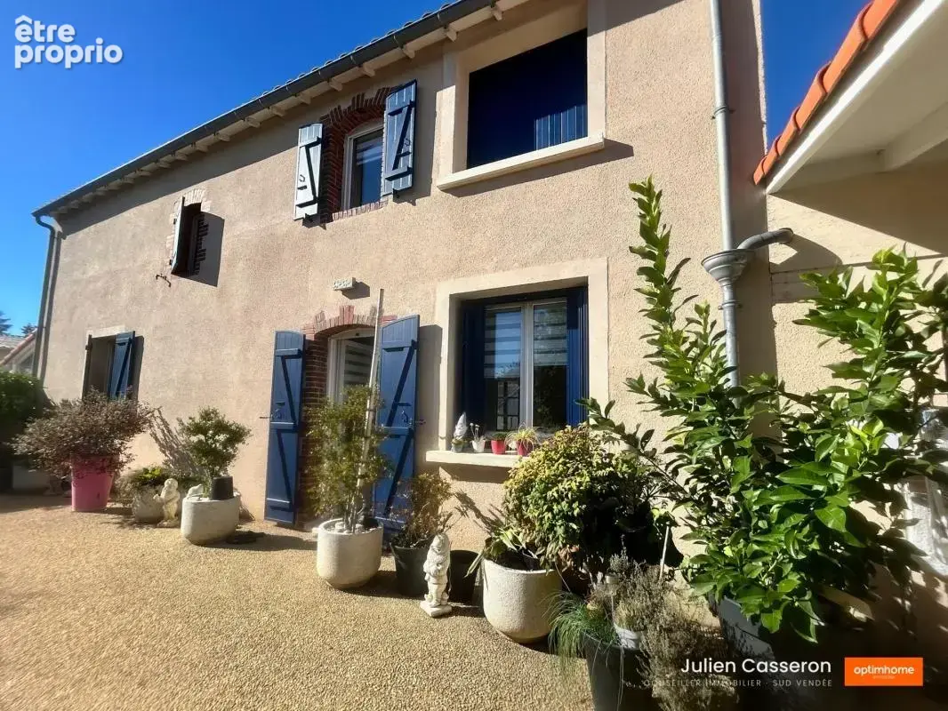 Chantonnay centre – Maison 153 m² – 3 chambres, piscine et garage - photo 2