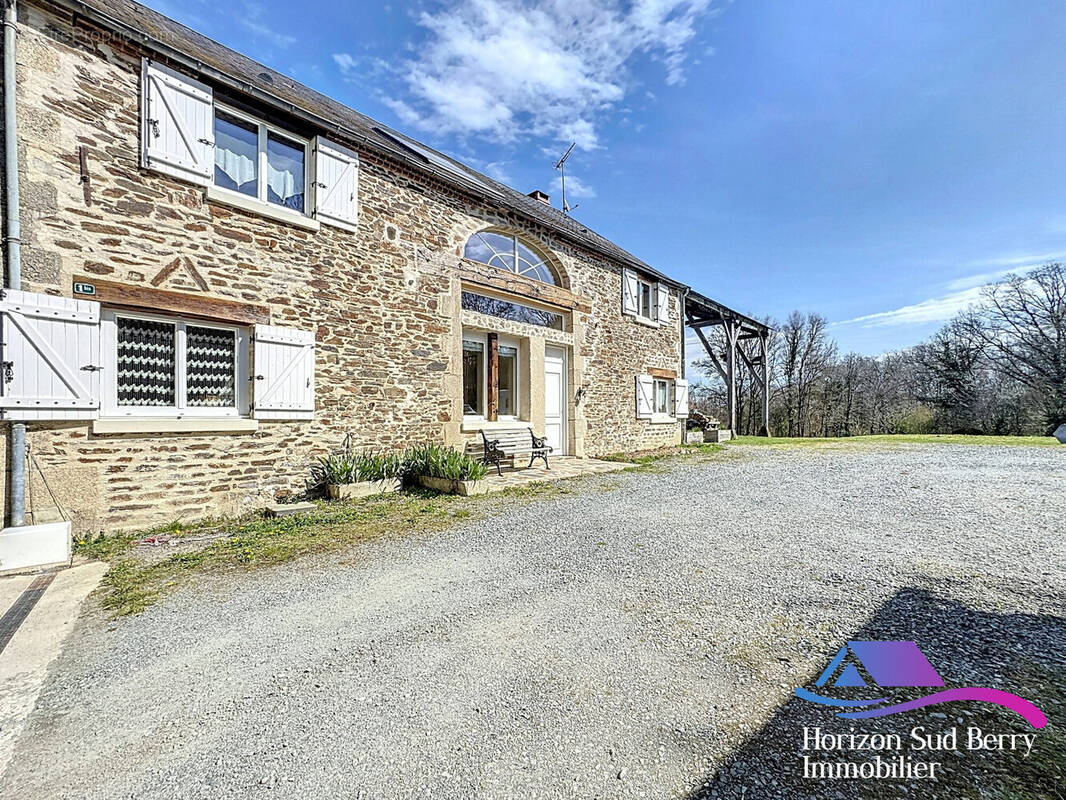 Façade - Maison à BONNAT