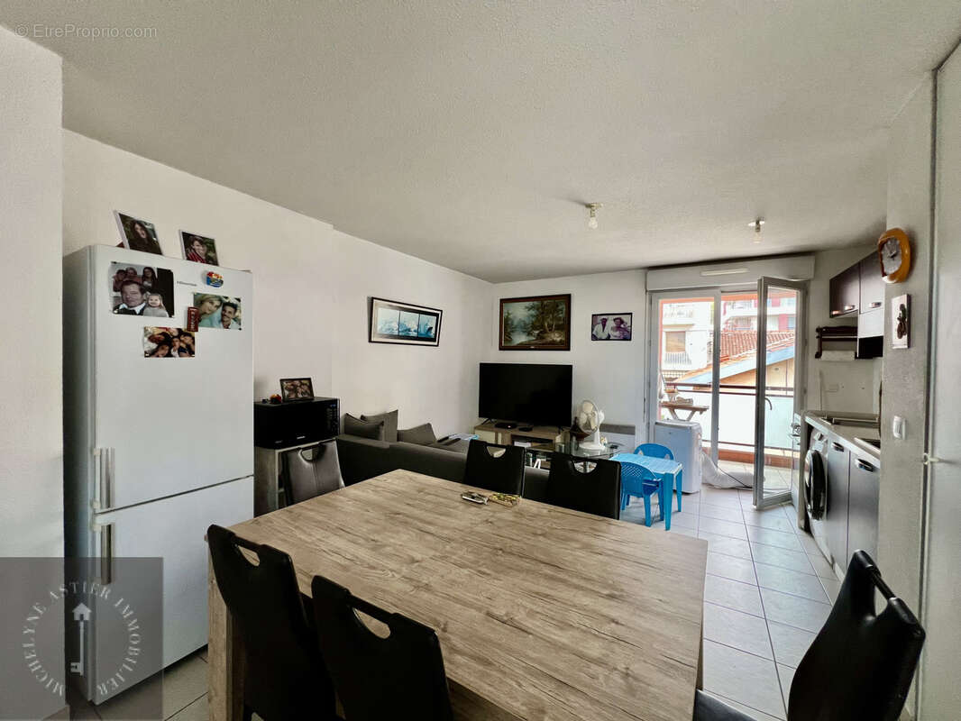 Appartement à SAINT-LAURENT-DU-VAR