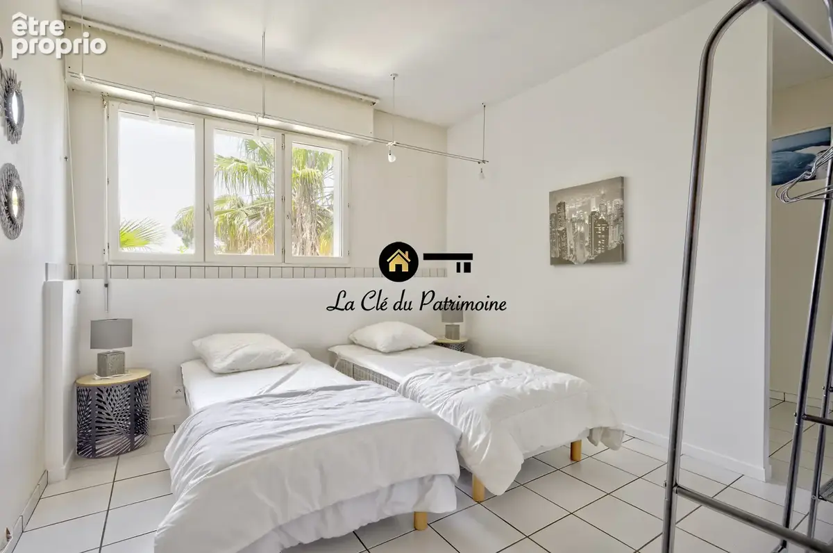 Villa de 308 m2 sur terrain de 1000 m2 avec terrasse- jardin et dependance - ares - photo 23