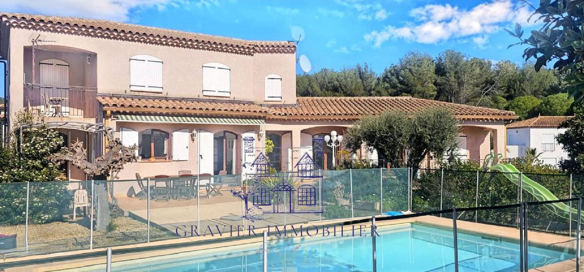 Maison à SAINT-CYR-SUR-MER