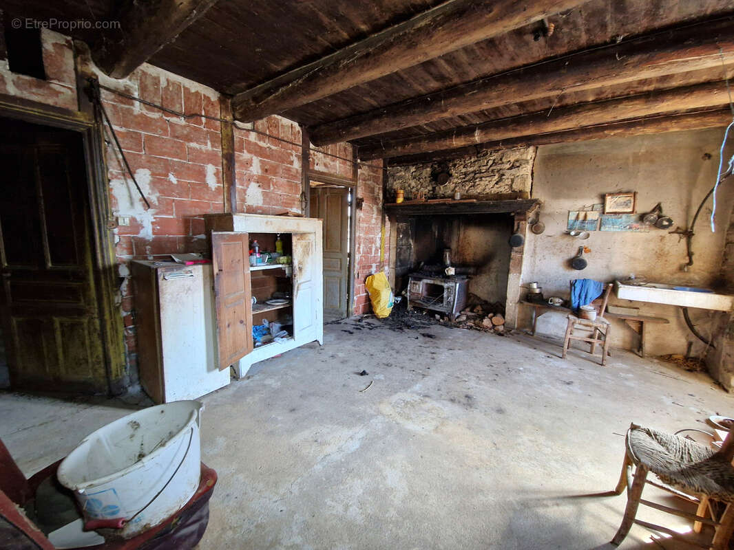 Corps de ferme en pierre à rénover   La Chapelle-Laurent - photo 8