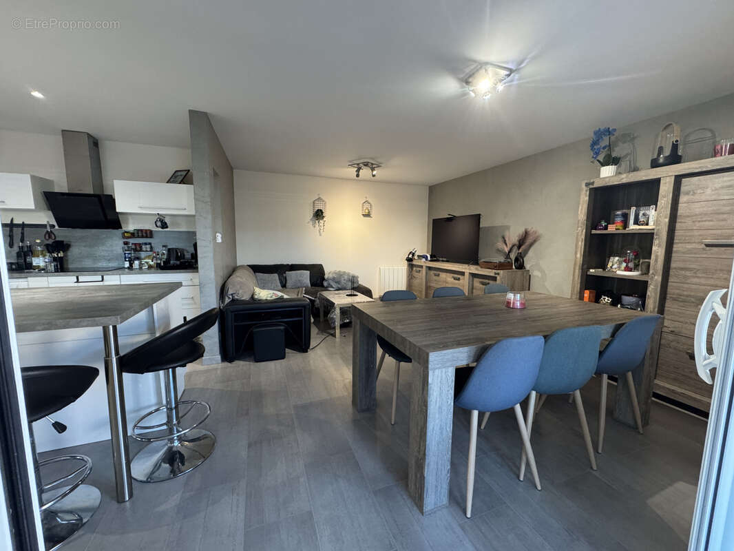 Appartement à VEAUCHE