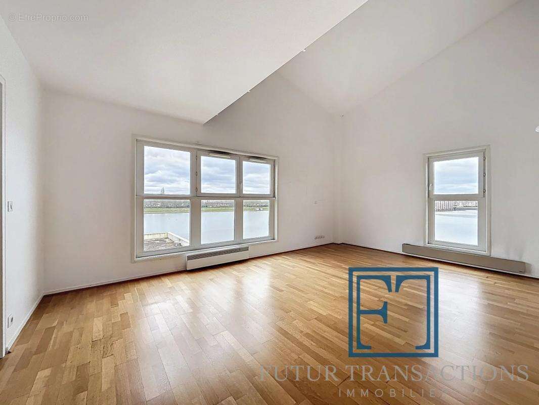 Appartement à VOISINS-LE-BRETONNEUX