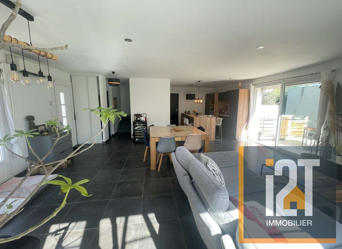 Maison à BELLEGARDE