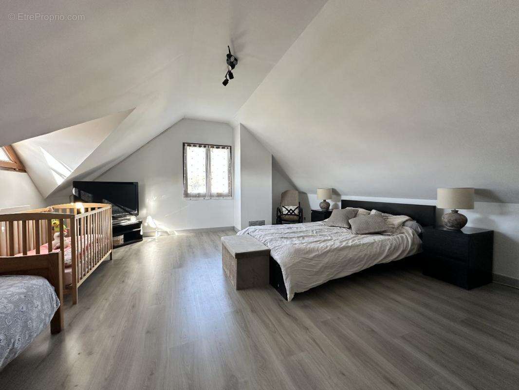 Maison à TREMBLAY-LES-VILLAGES