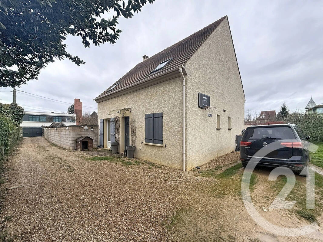 Maison à VARENNES-SUR-SEINE