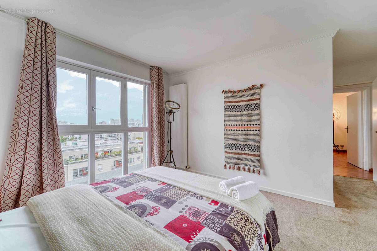 Appartement à COURBEVOIE