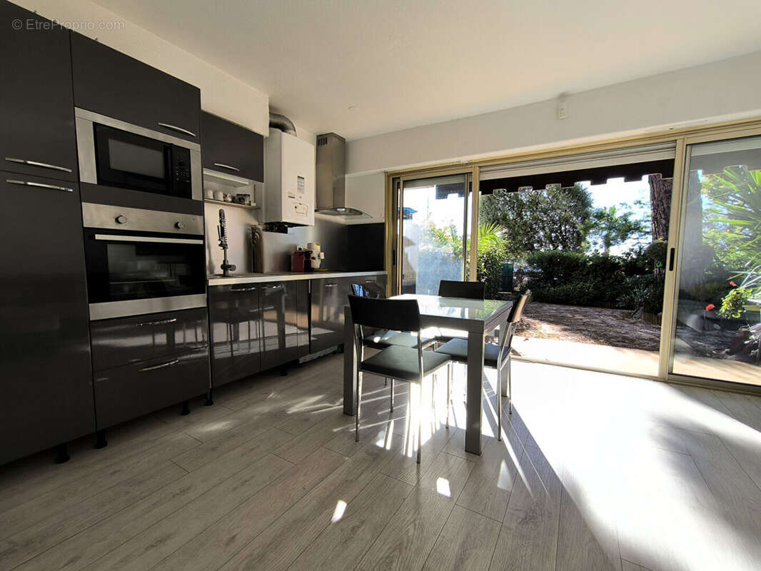 Appartement à SAINT-LAURENT-DU-VAR