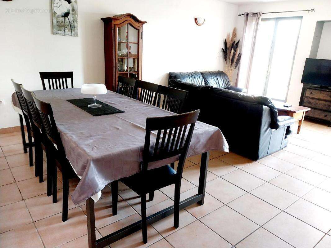 Maison à BUSSAC-FORET