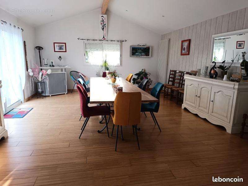 Appartement à ARGENTON-CHATEAU