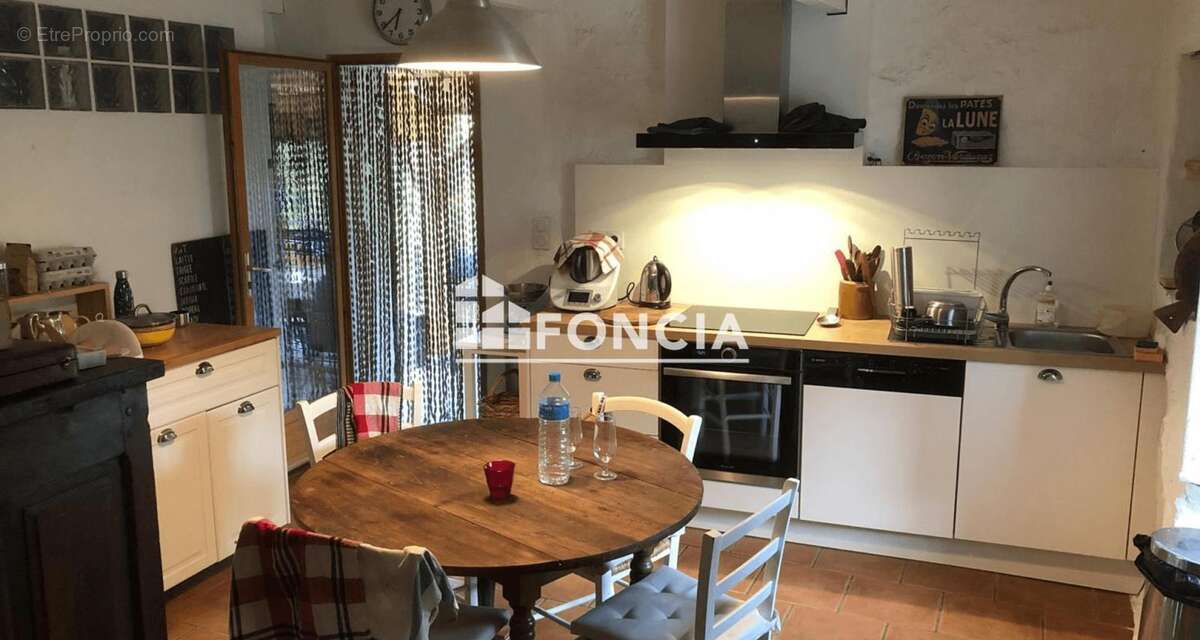 Maison à CHATEAUNEUF-MIRAVAIL