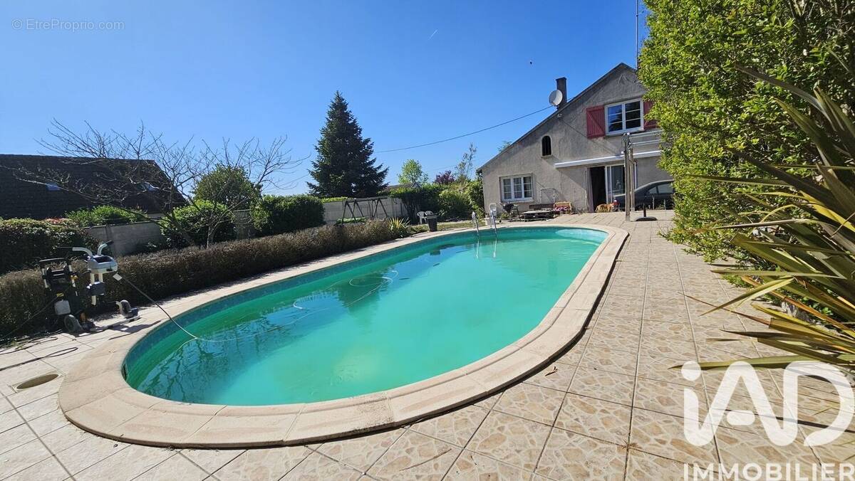 Photo 1 - Maison à VILLEBLEVIN