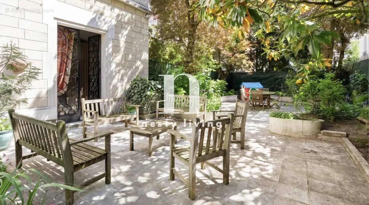 Appartement à PARIS-16E