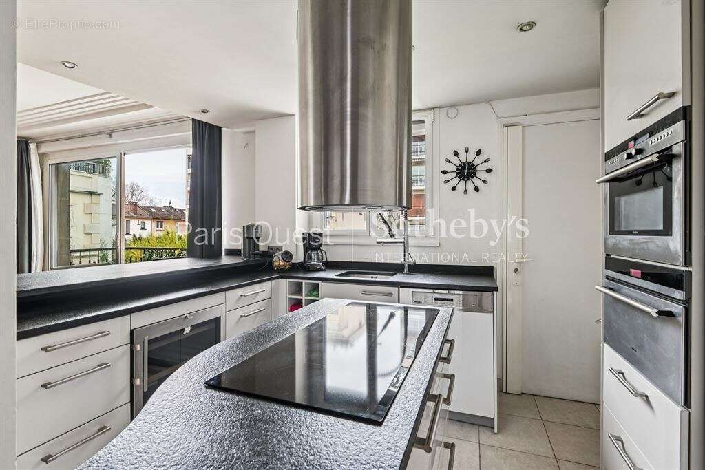 Appartement à NEUILLY-SUR-SEINE