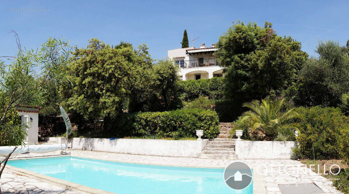Maison à ROQUEBRUNE-SUR-ARGENS