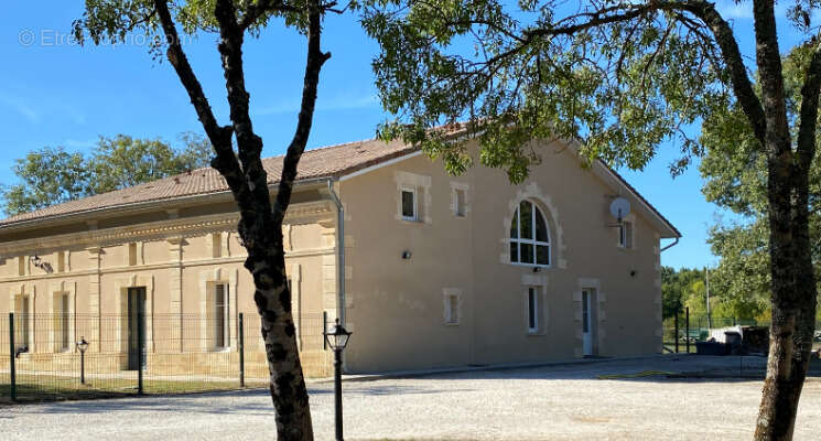 Maison à SAINT-CHRISTOLY-DE-BLAYE