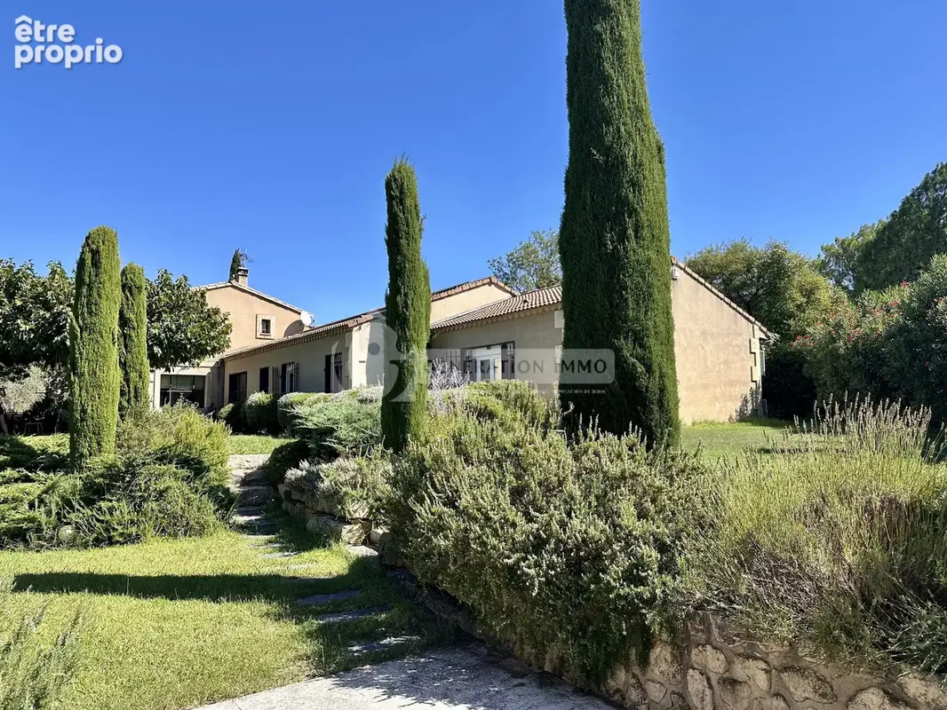Maison à FONTVIEILLE