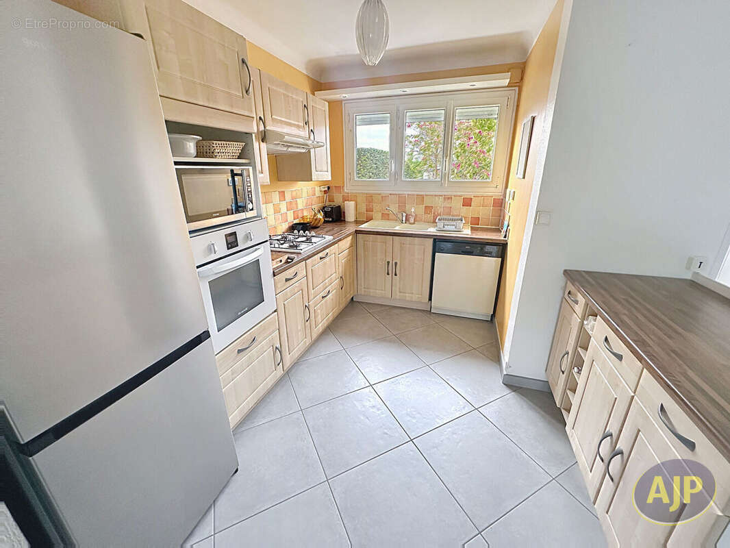 Maison à SAINT-MACAIRE-EN-MAUGES