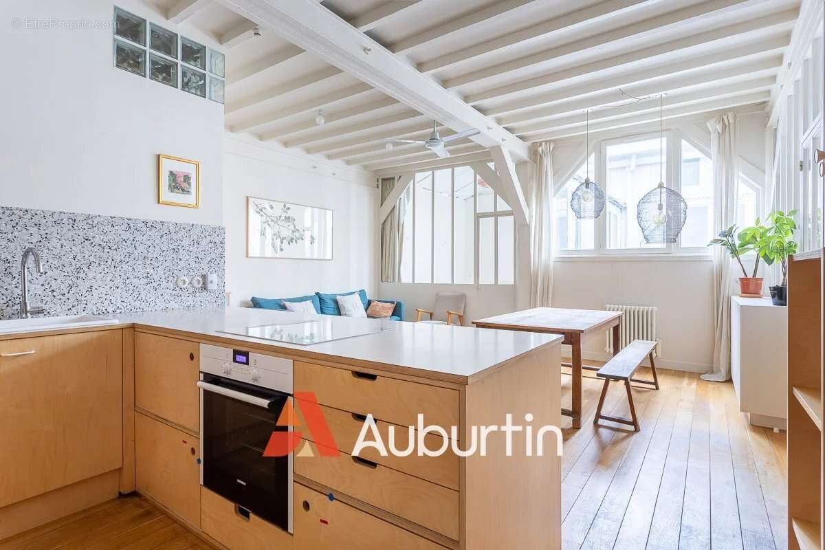 Appartement à PARIS-18E