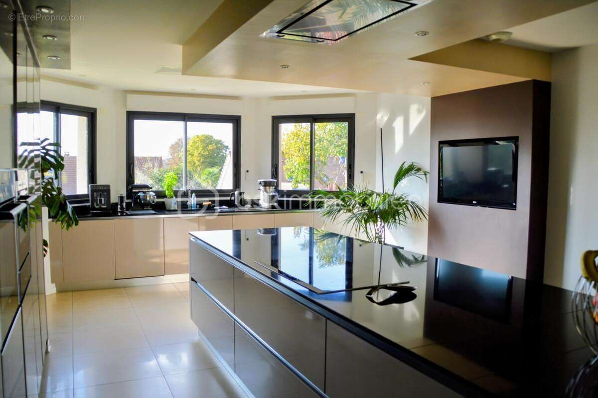 Maison à SAINTRY-SUR-SEINE